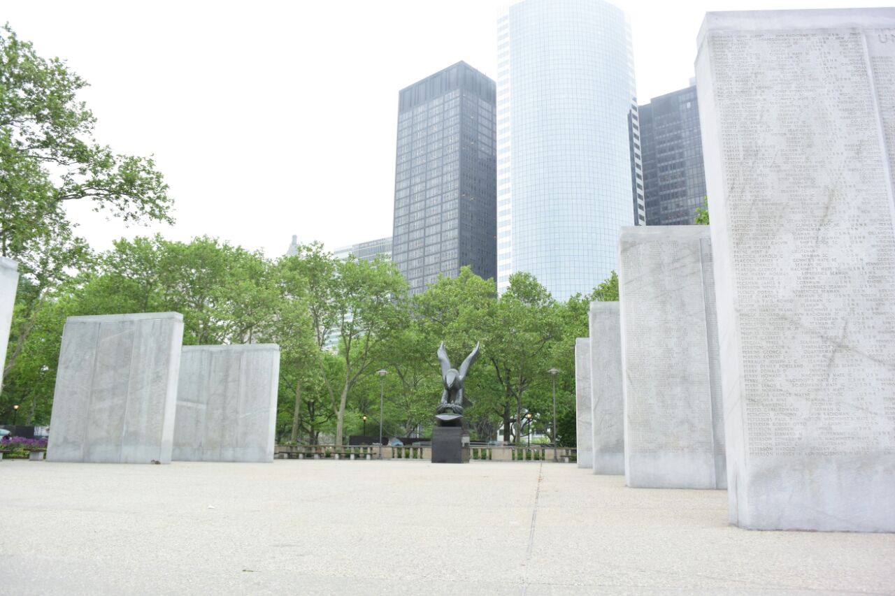 公园是克林顿城堡四周填河造田而形成的,在钢筋水泥高楼林立的曼哈顿