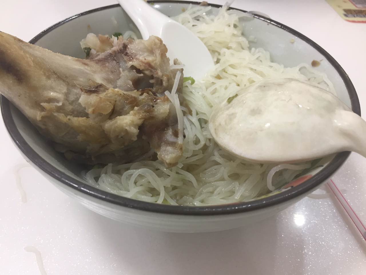 2020原味筒骨汤粉美食餐厅,简直太渣,要不是口渴 汤都不.