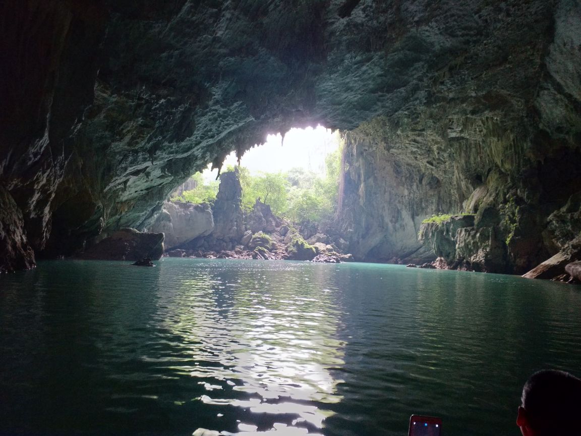 巴马百鸟岩