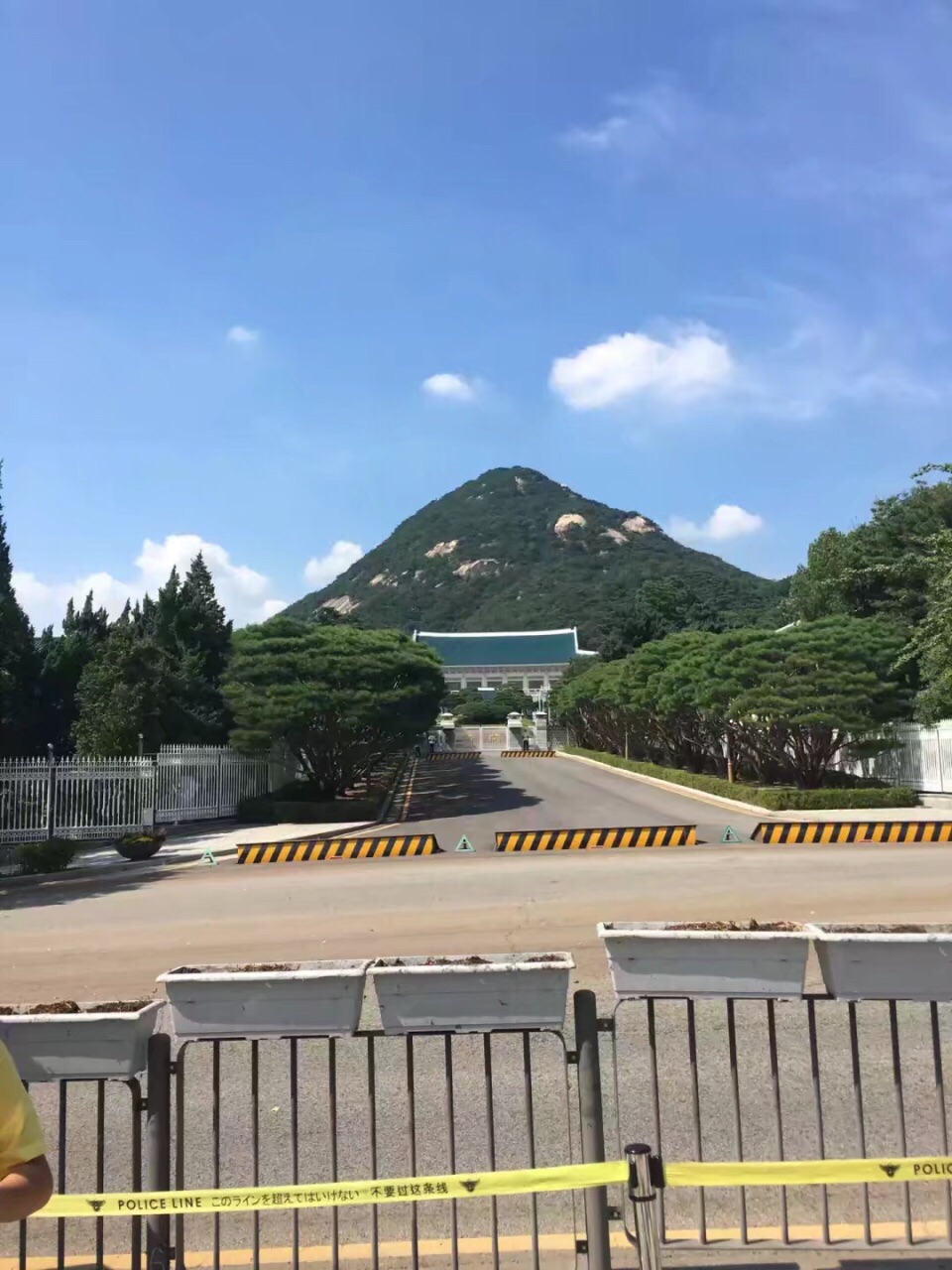 青瓦台舍廊房