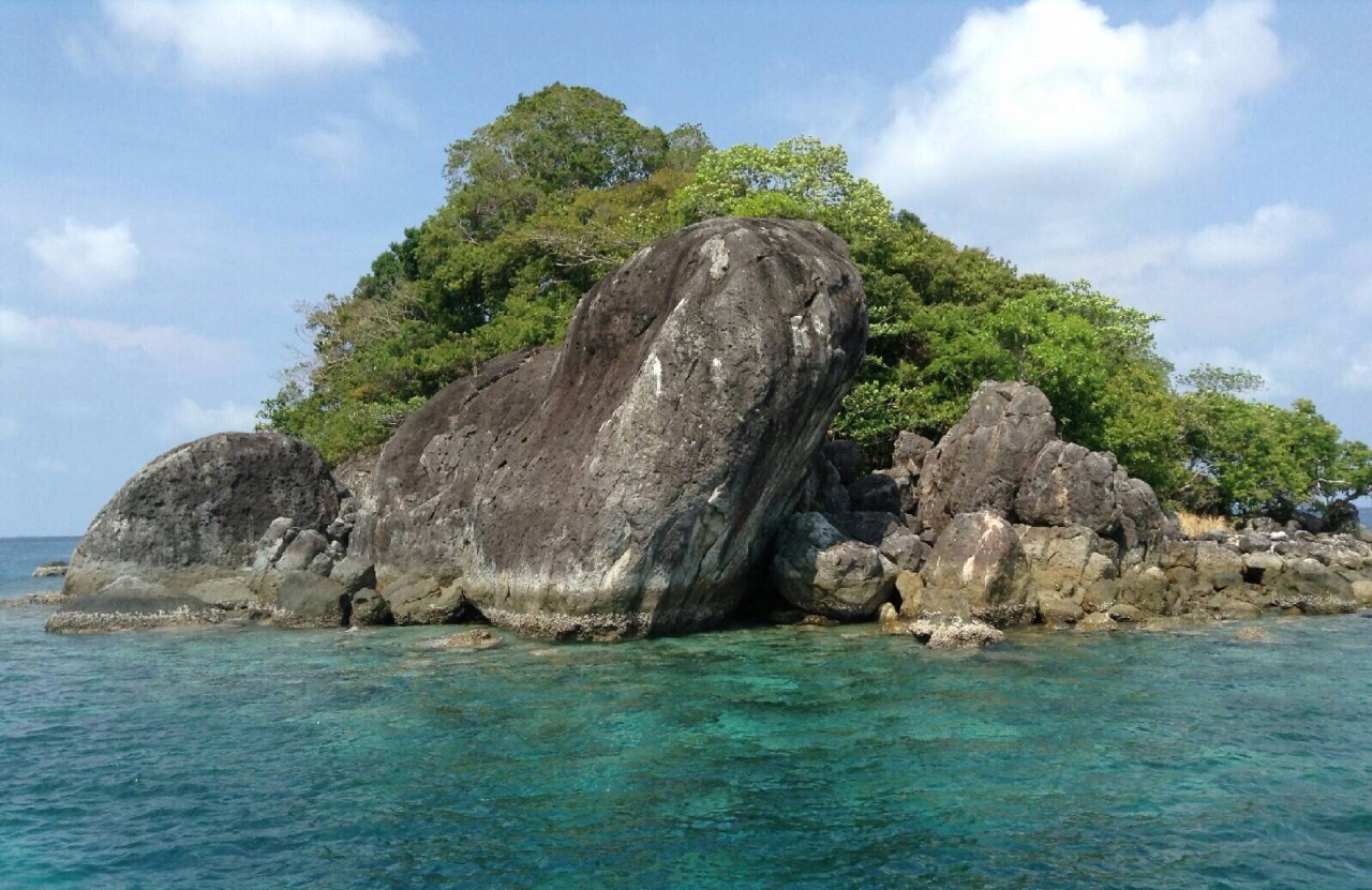 泰国冷门小岛玛岛,国人非常少.中文叫玛岛!象岛和狗骨岛中间的小岛.