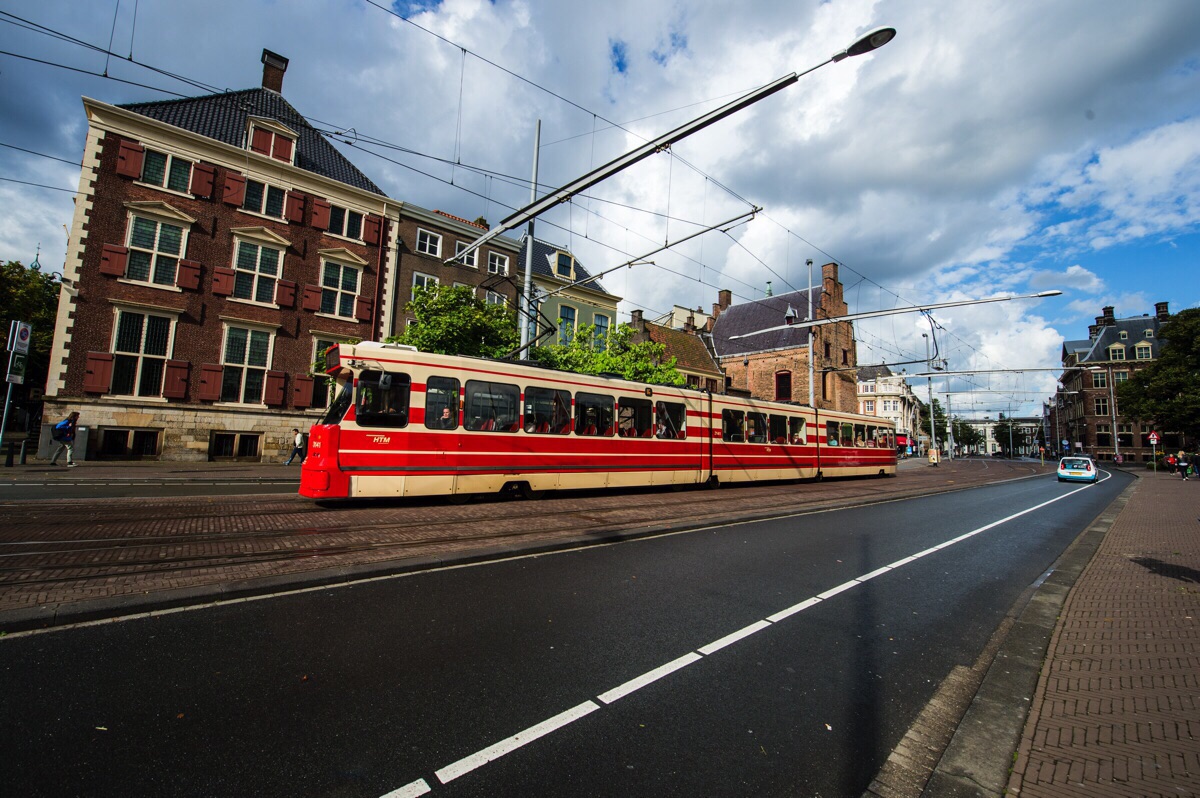 虽说阿姆斯特丹是荷兰的首都,但其实海牙(the hague)才是荷兰中央