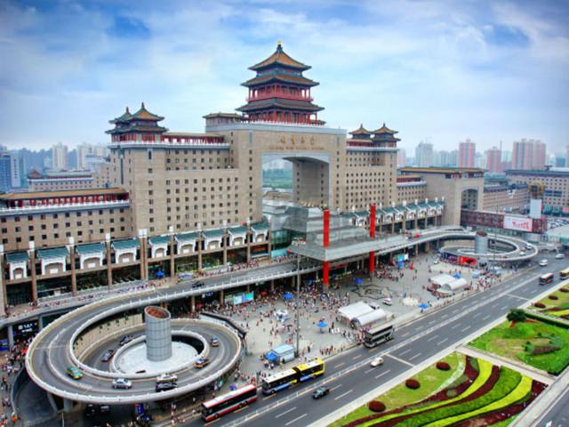北京西站于1996年1月21日开通运营, 在开通运营时曾是亚洲规模最大的