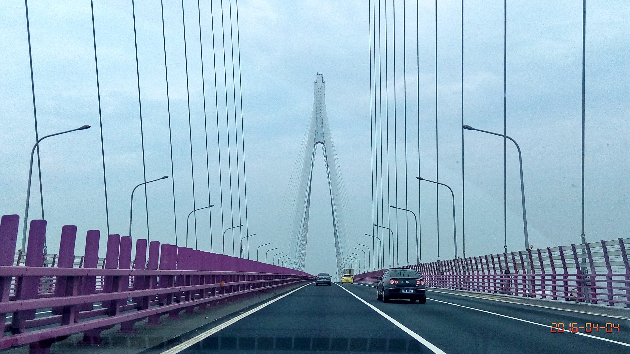 它是万里长江上的第一座大桥，是武汉最美的夜景之一，令人骄傲_城市