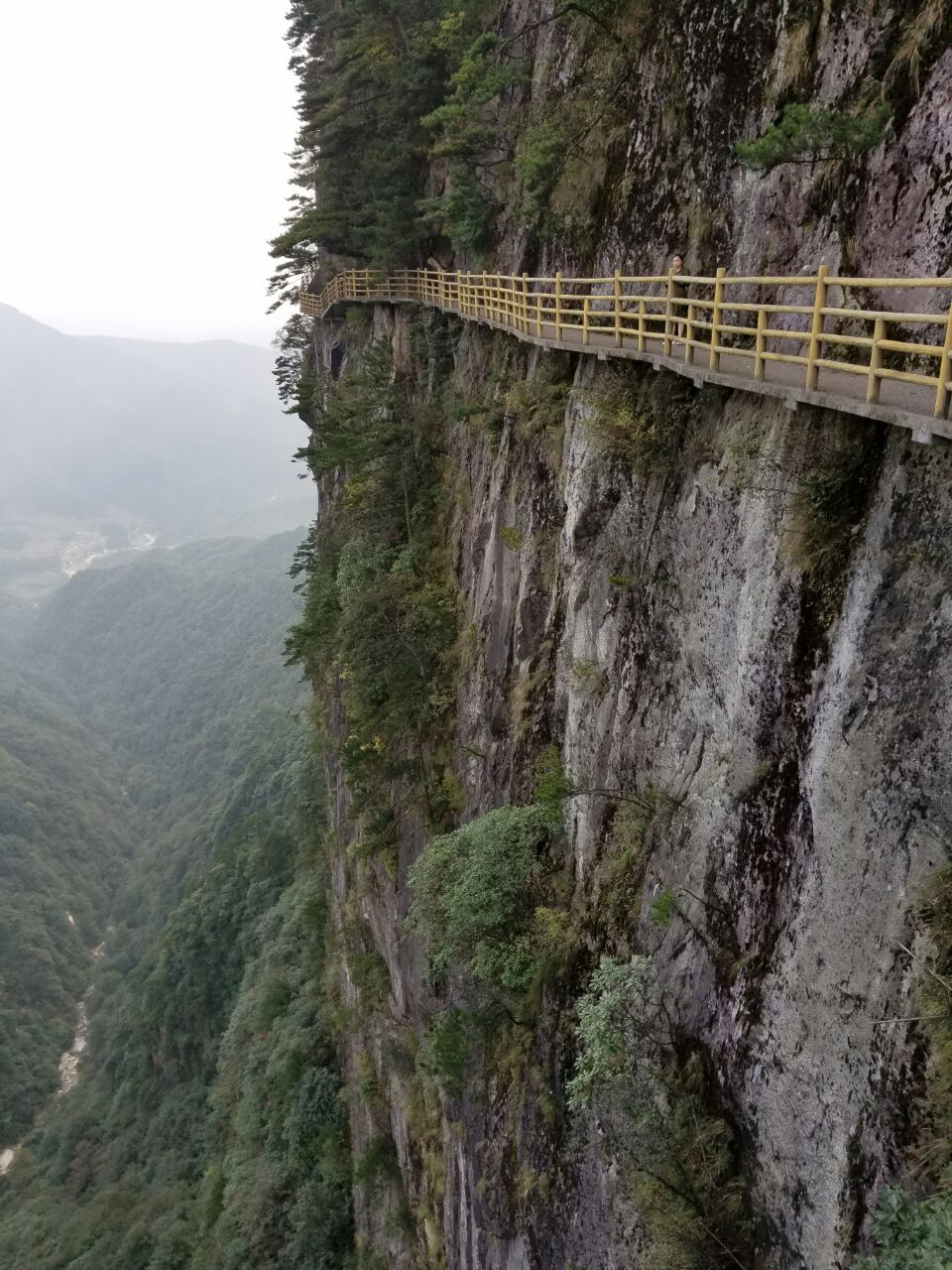 明月山