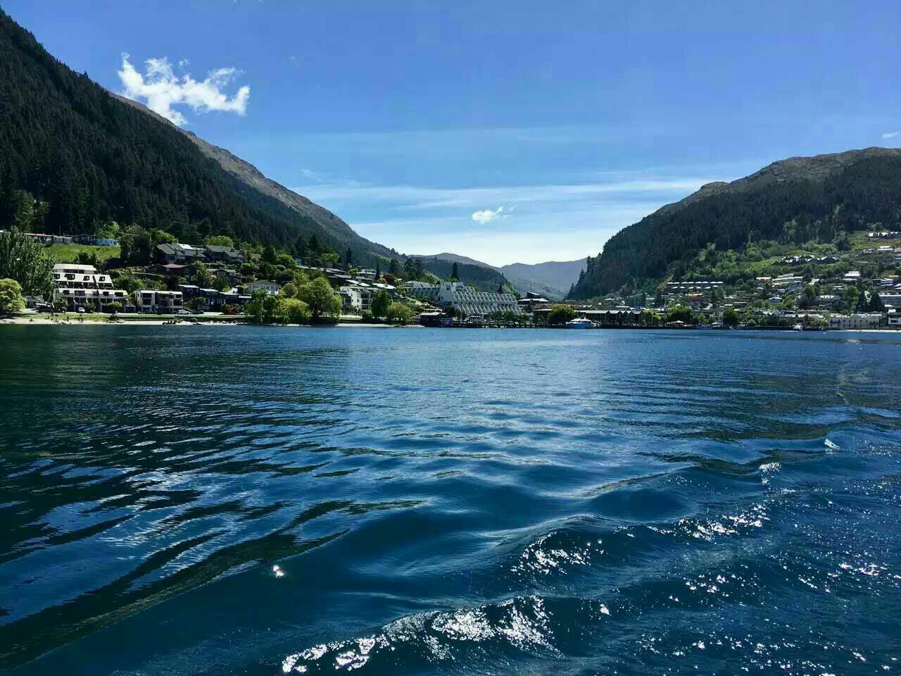 新西兰南岛环境优美,空气清新,美丽湖泊