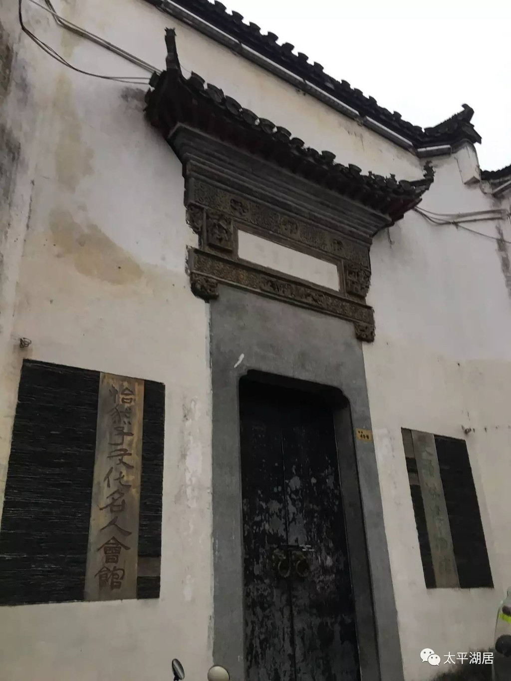 老街的店面多为单开间,一般两层,少数三层,店铺之间均有马头墙封护