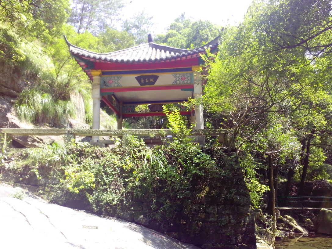 庐山风景名胜区---秀峰,位于江西省九江市星子县庐山南麓,鄱阳湖之滨.