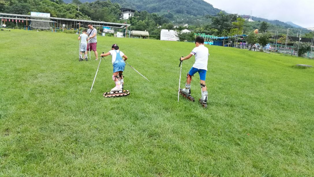 四川绵竹九龙滑草场