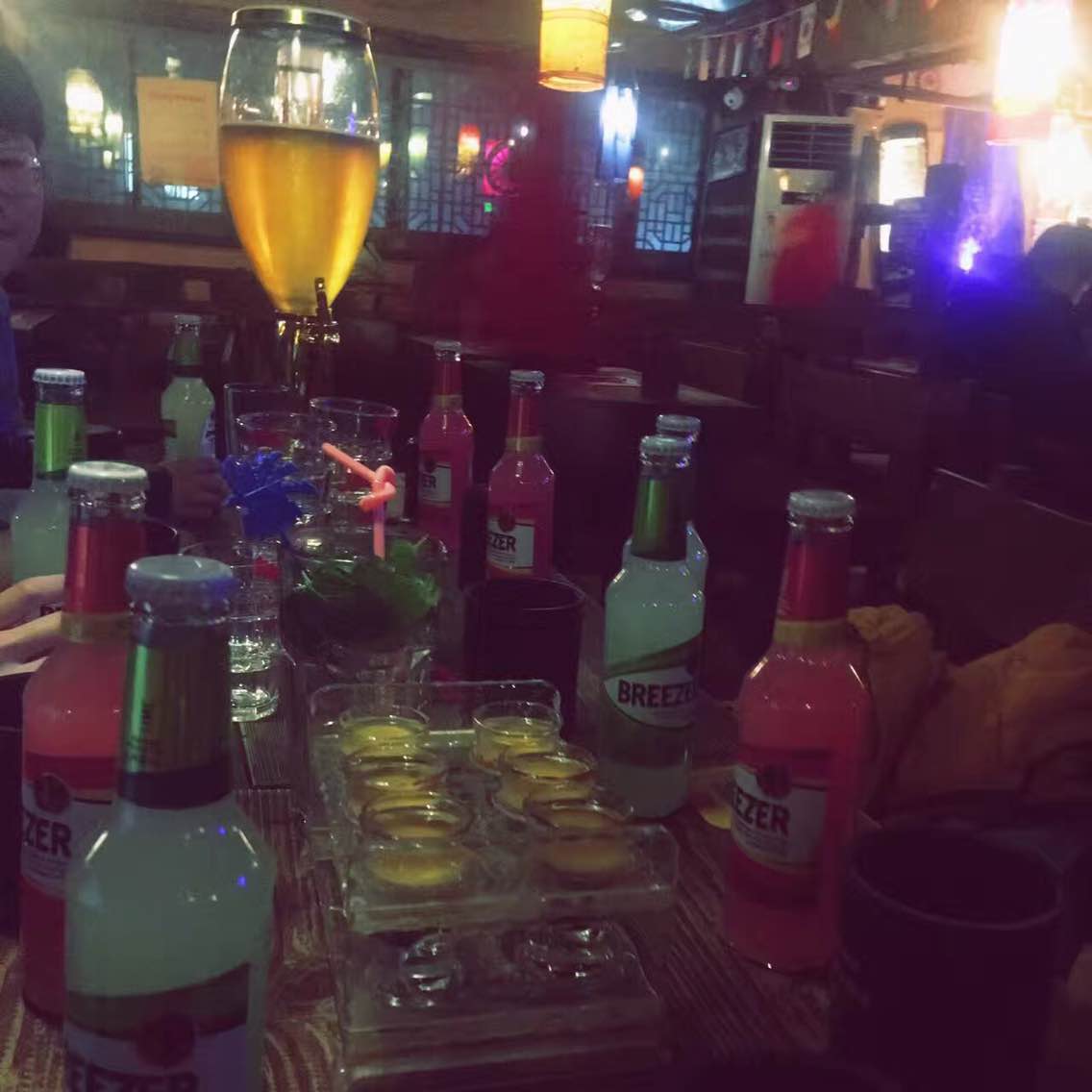 helens小酒馆(六堰广场店)