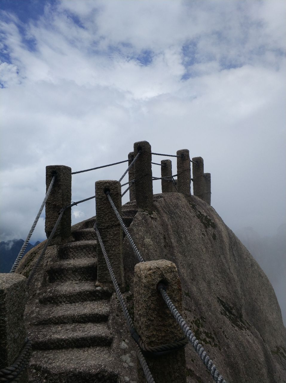 【携程攻略】黄山风景区松鼠跳天都景点,去过黄山的人都想去天都峰爬