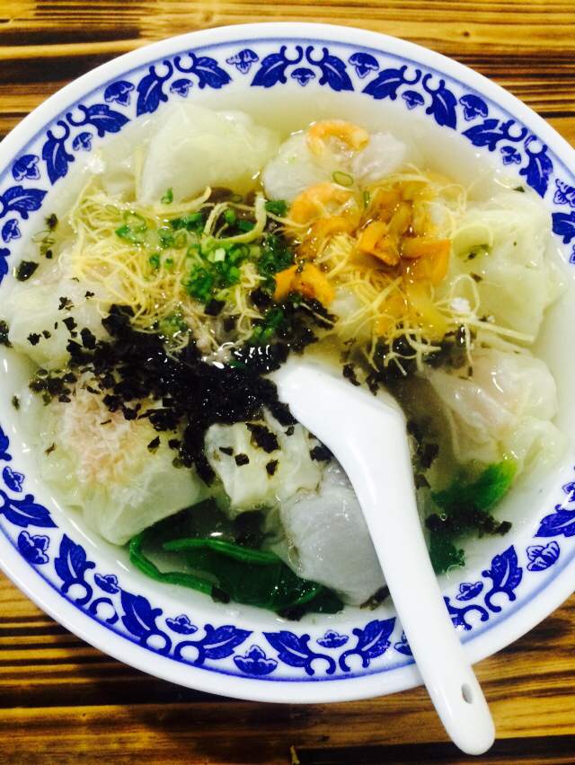好吃 有以前温州馄饨的味道 早上来吃一碗感觉特别好 
