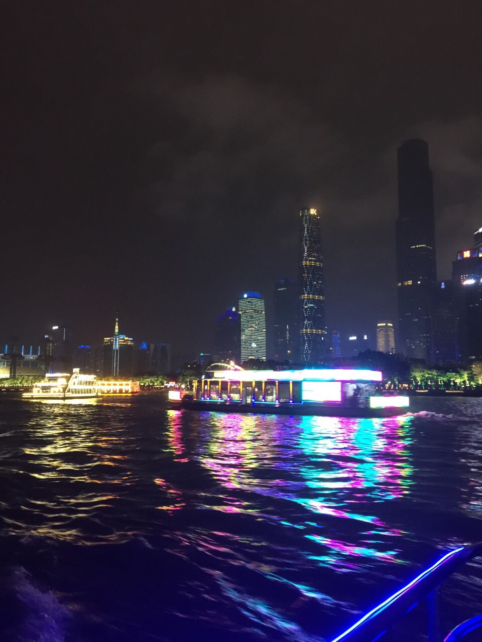 珠江夜游广州塔码头