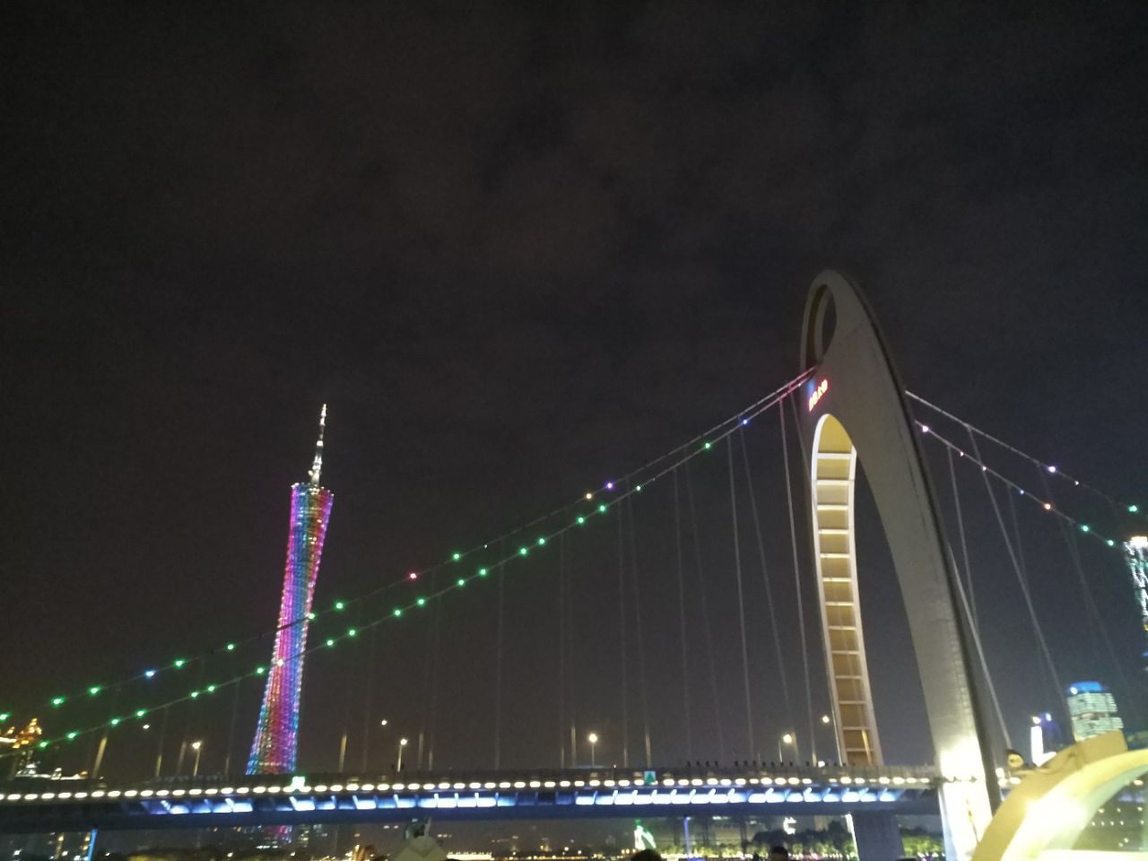 珠江夜游广州塔财富码头