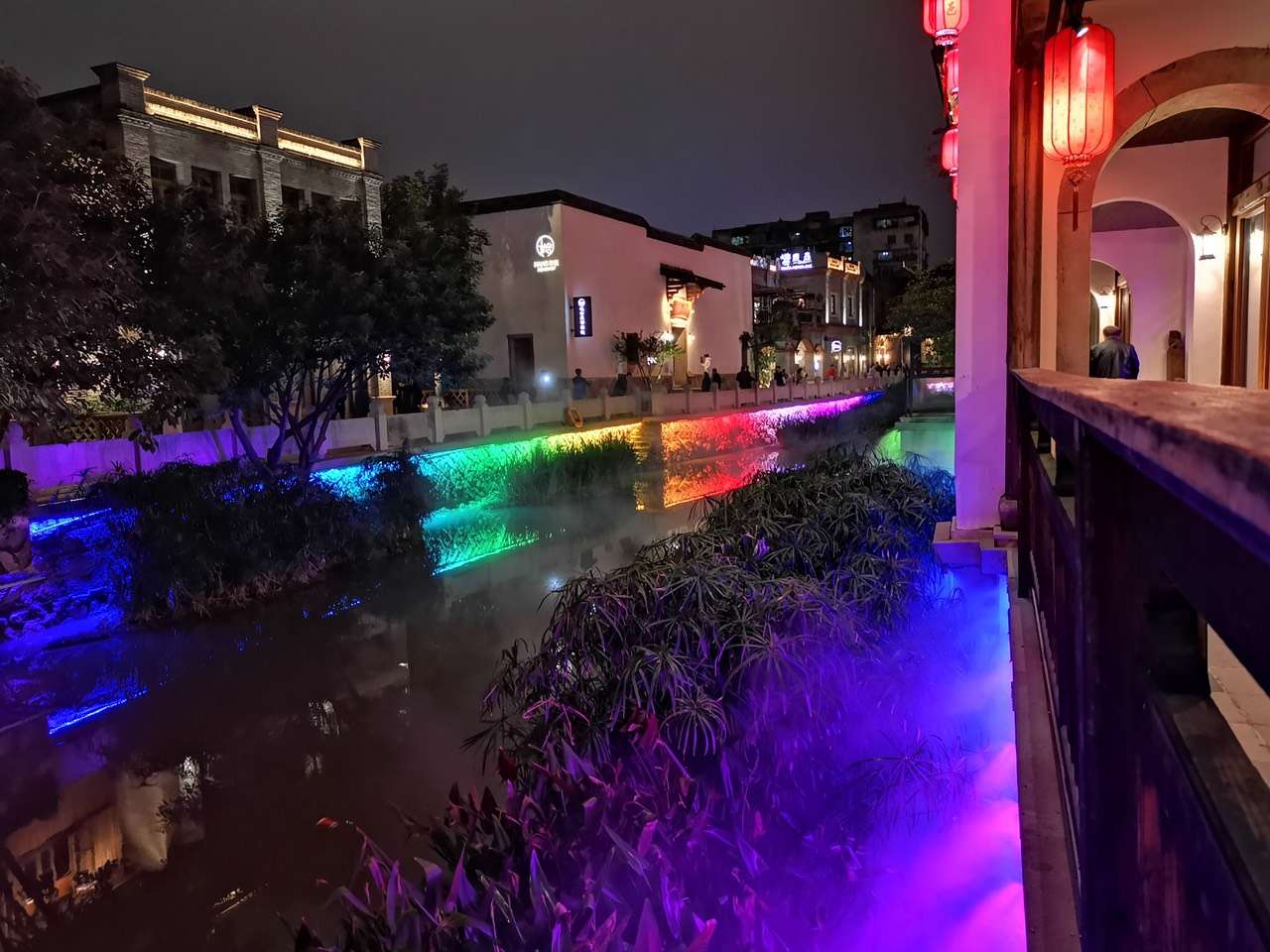 上下杭,福州的必游景点之一,除了三坊七巷外.晚上过来,夜景也很漂亮