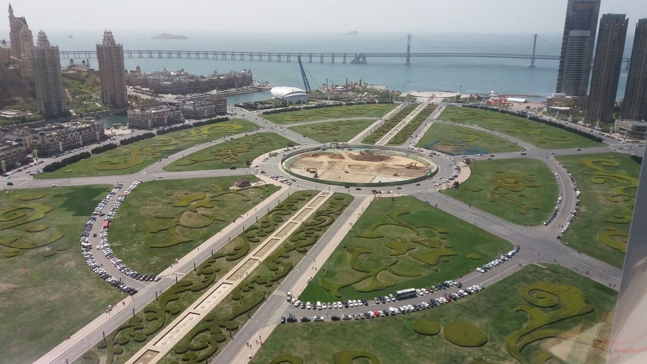 星海广场(xinghai square)位于中国辽宁省大连市沙河口区,是大连饰鼢