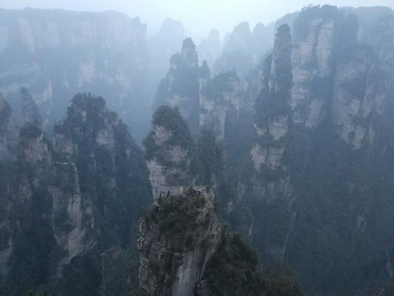 迷魂台是张家界国家森林公园袁家界景区的一个景点,从迷魂台停车场