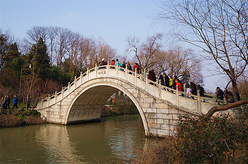 如今看到的大虹桥,钓鱼台,白塔,熙春台等建筑景观,都留下了与乾隆皇帝