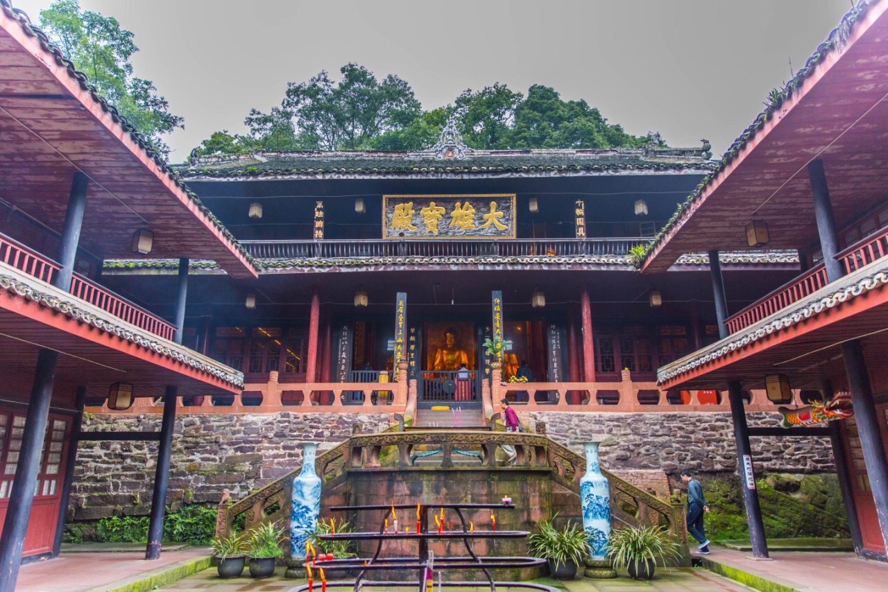 峨眉山万年寺好玩吗,峨眉山万年寺景点怎么样_点评