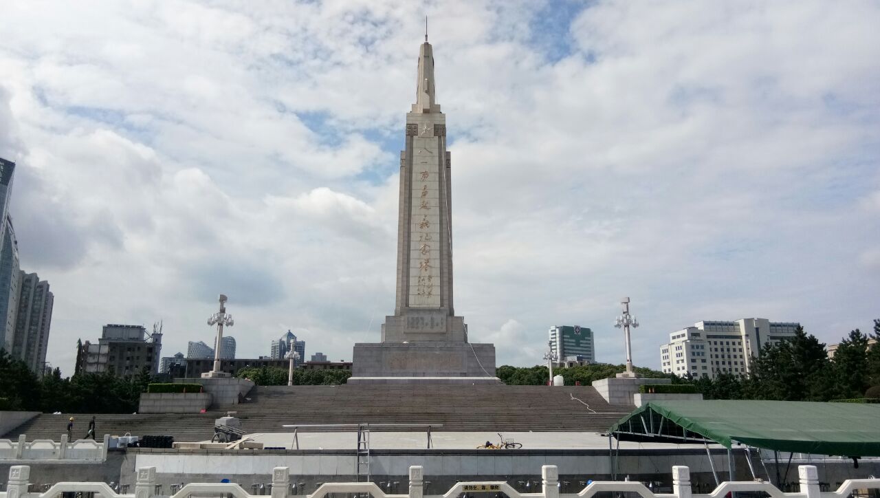 听说南昌的八一广场很有名,也是地标性建筑,结果去了大失所望,广场