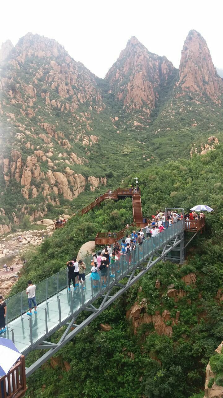 很适合游玩,是个放松的好地方,带家人一起,大人小孩都能玩,景区景色不