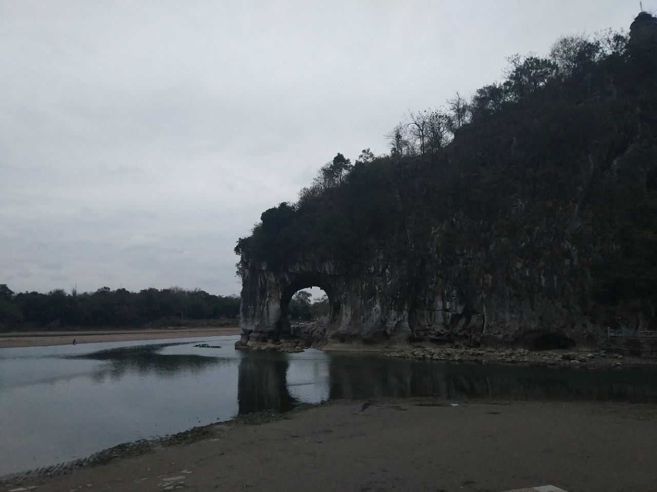 【携程攻略】桂林象山景区景点,大象鼻子,好像啊!晚上