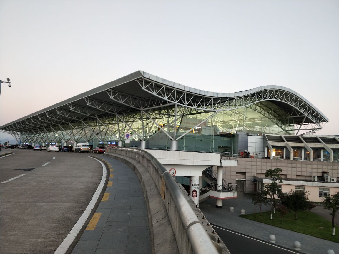宁波栎社机场宁波栎社国际机场位于浙东鄞西平原,是国内重要的