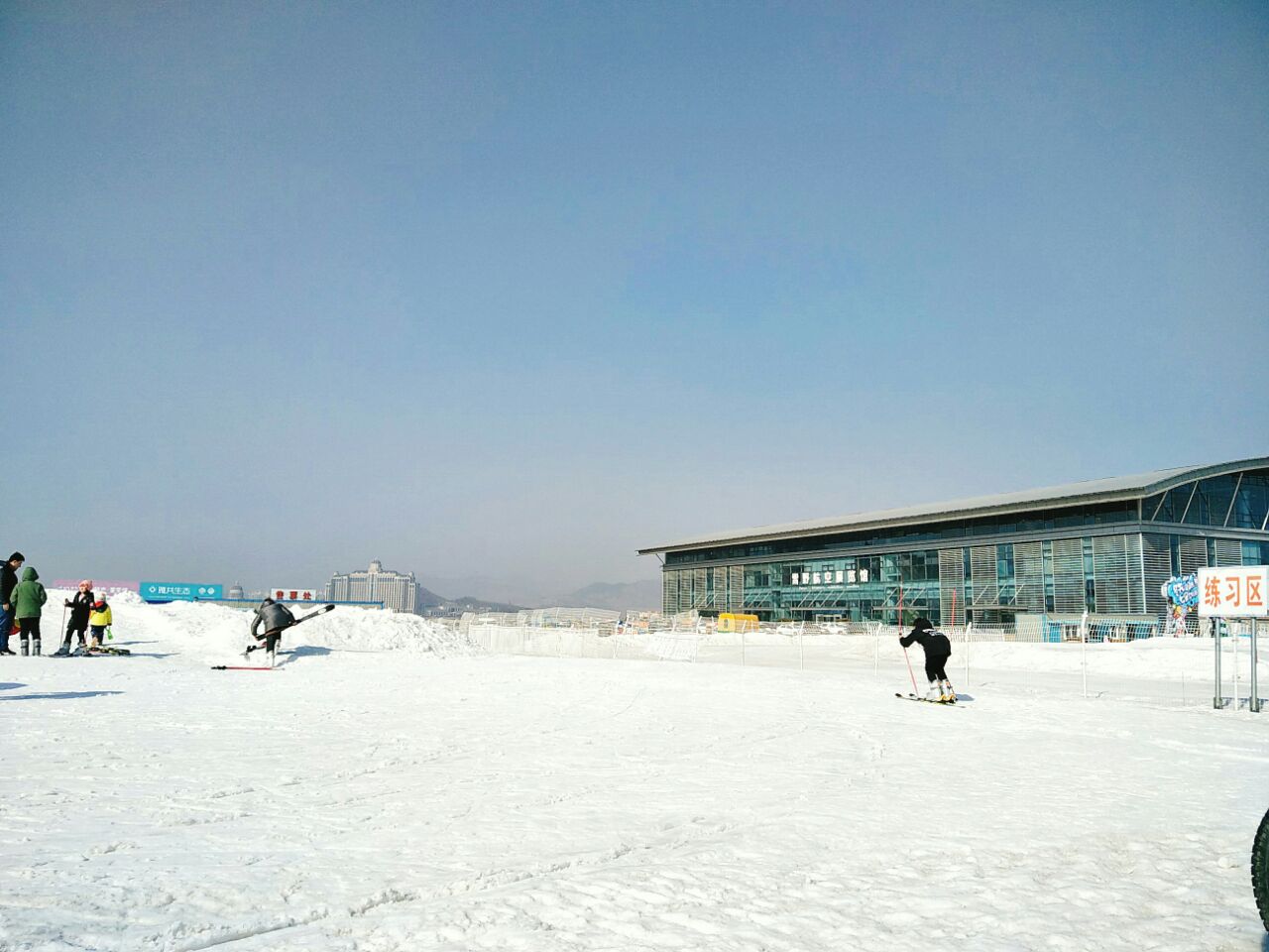 【携程攻略】莱芜雪野滑雪场景点,风景不错 电梯有待改进 栏杆的地方