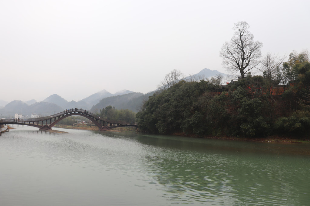 龙川景区●上官桥,过下石桥继续向前走,就可以清晰看到上官桥,现代