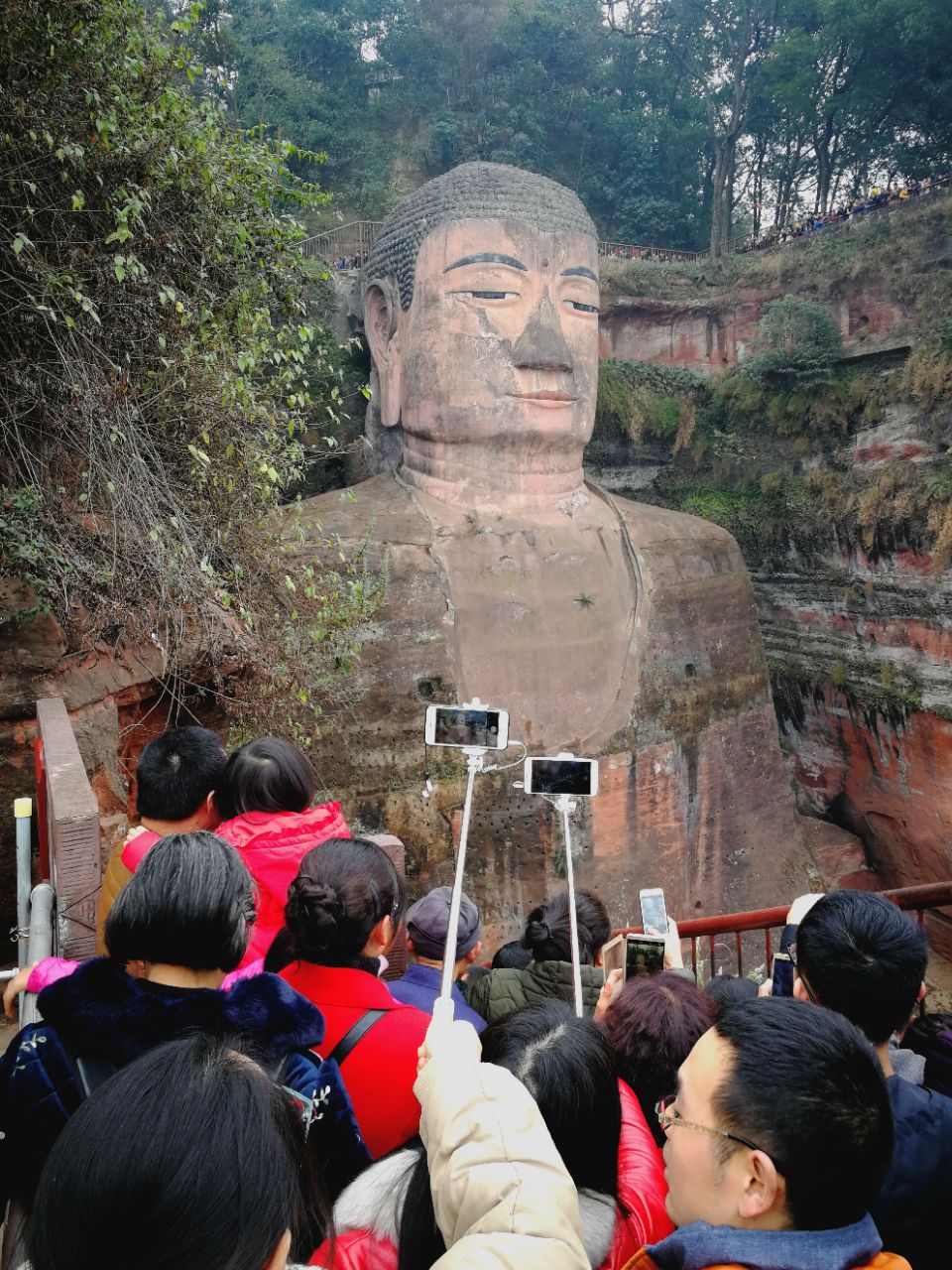 这就是我给乐山大佛评分如此之底的一个原因,但不是最重要的.