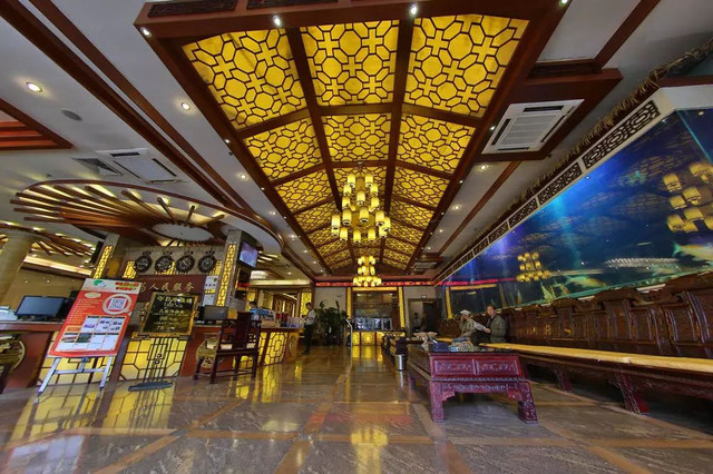 金色池塘温泉大酒店是一家集娱乐,休闲,怡养,住宿于一体的大型多功能