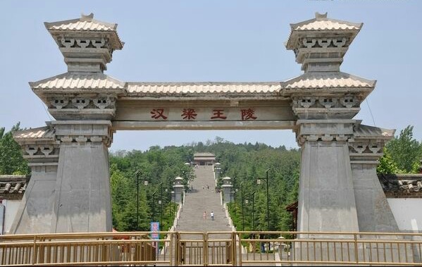 位于河南永城市芒砀山的汉梁王陵墓群,是汉代梁王刘武极其家族的墓葬