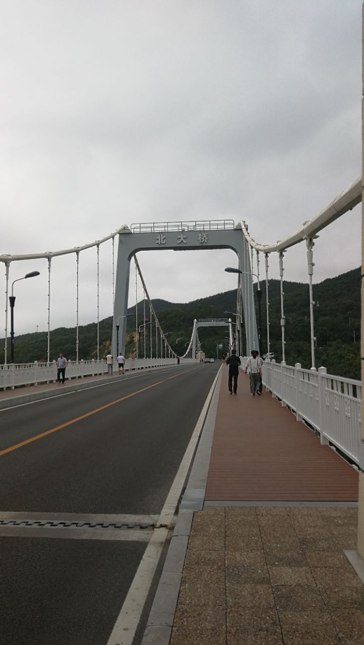 七月盛夏游滨城北大桥二北大桥位于大连滨海路中段老虎滩和燕窝岭风景