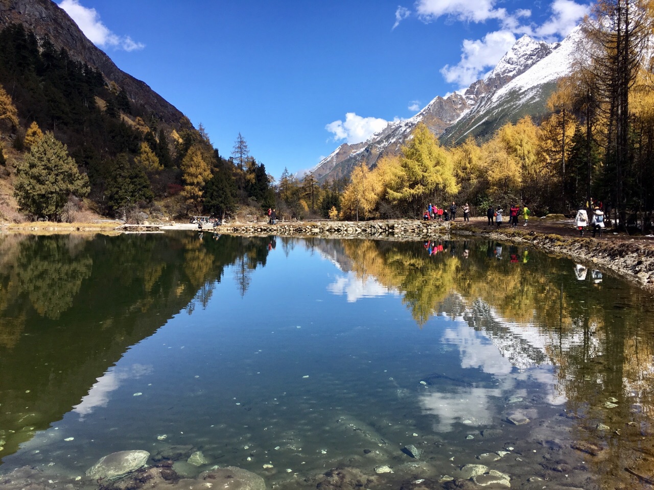 坐景区公交上到上海子站后,一路步行约5个小时到达燕子岩站,强烈推荐
