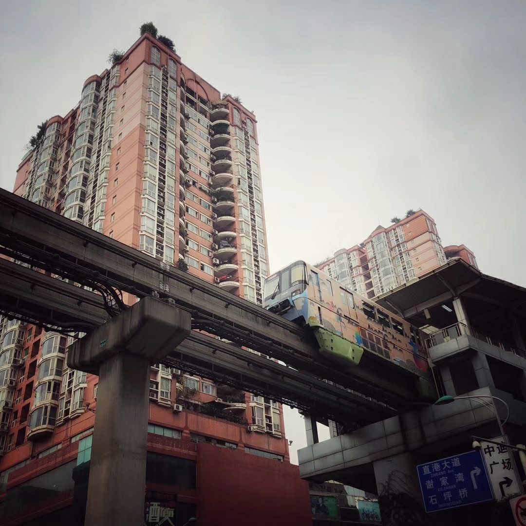 重庆李子坝轻轨站好玩吗,重庆李子坝轻轨站景点怎么样_点评_评价
