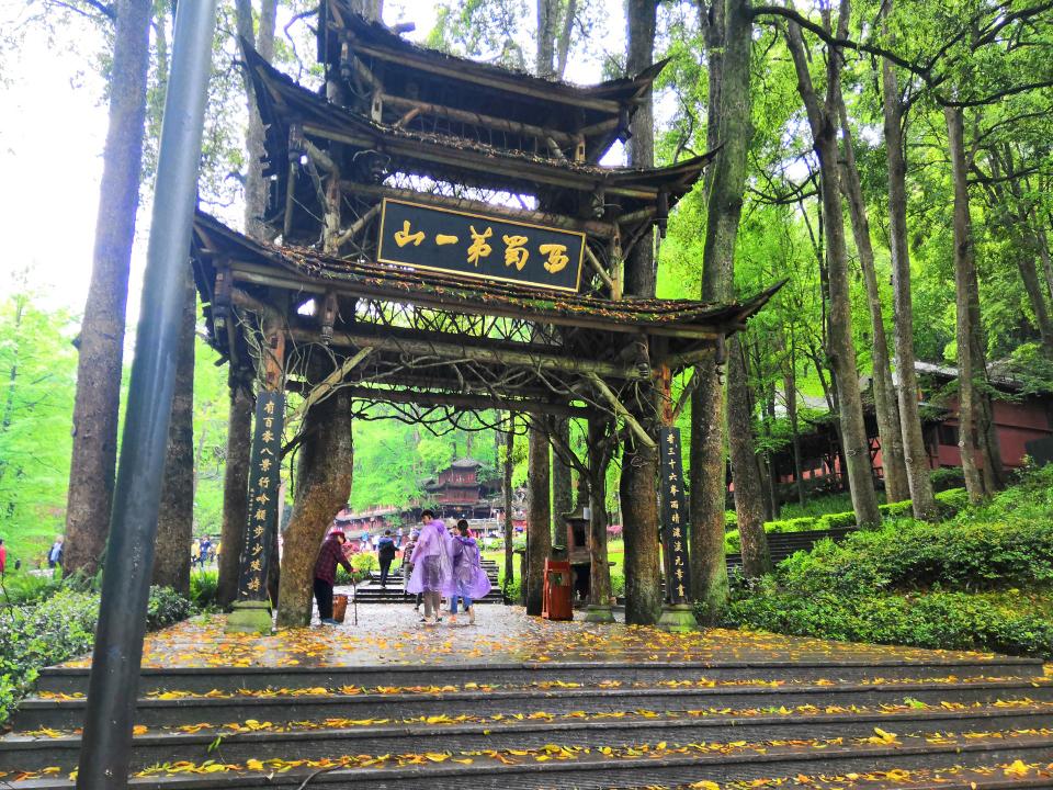 雨过天晴的青城山或许更美,也不枉我冒着雨,穿着湿鞋,踏上山顶 2019