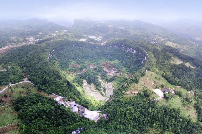 天坑寨子景区