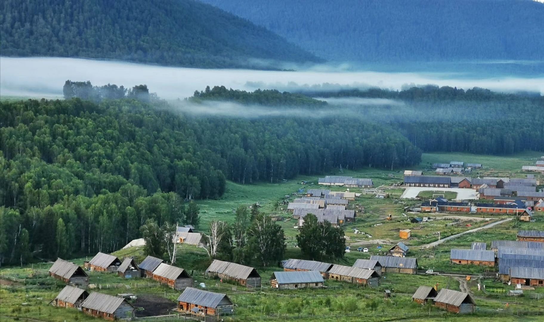 喀纳斯湖畔图瓦村