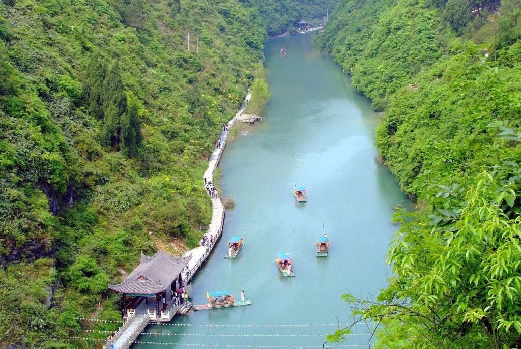 位于石泉县的汉江石泉古城是国家aaaa级景区为,北区以云雾山为核心