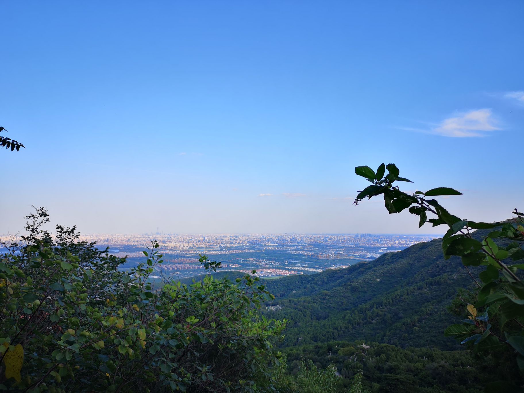 香炉峰是香山公园的主峰,也是香山公园的制高点,海拔575米,虽然并不