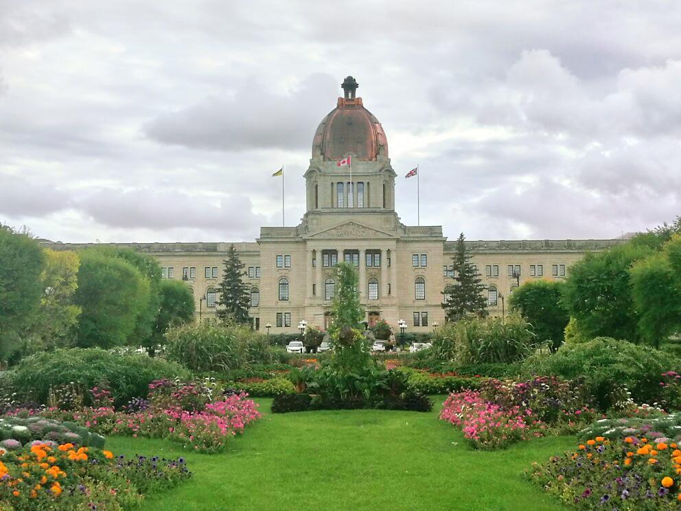 legislative building   点评 直线距离889m