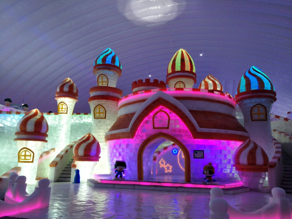 哈尔滨冰雪大世界室内冰雪主题乐园图片