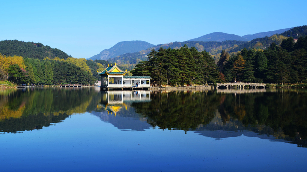 小提示:庐山景区白昼与黑夜,山脚与山顶的温差非常大,必须注意适时