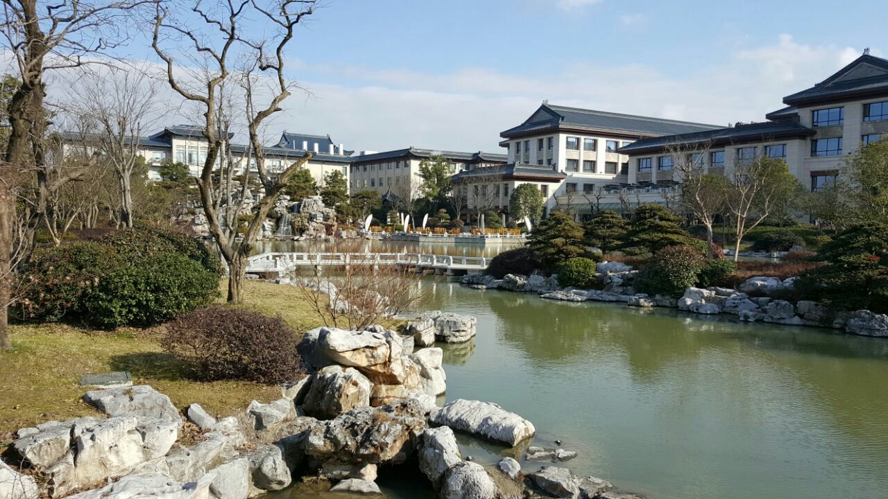 瘦西湖园林式的宾馆很大的300亩地的院子吃住都方便来扬州住迎宾馆
