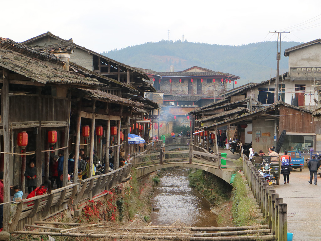 武夷山旧街五号云起时旅馆:武夷山三姑度假区幔亭峰路7号;旅馆自带