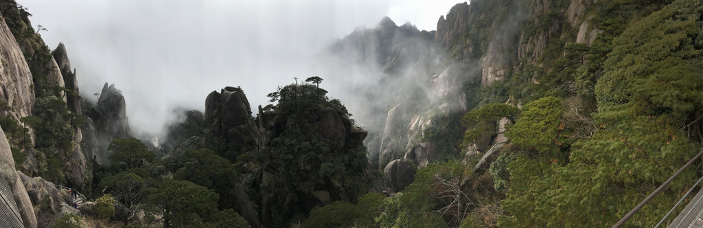 灵秀俏三清:山蒙岩峻雾似海,云秀峰奇水至清