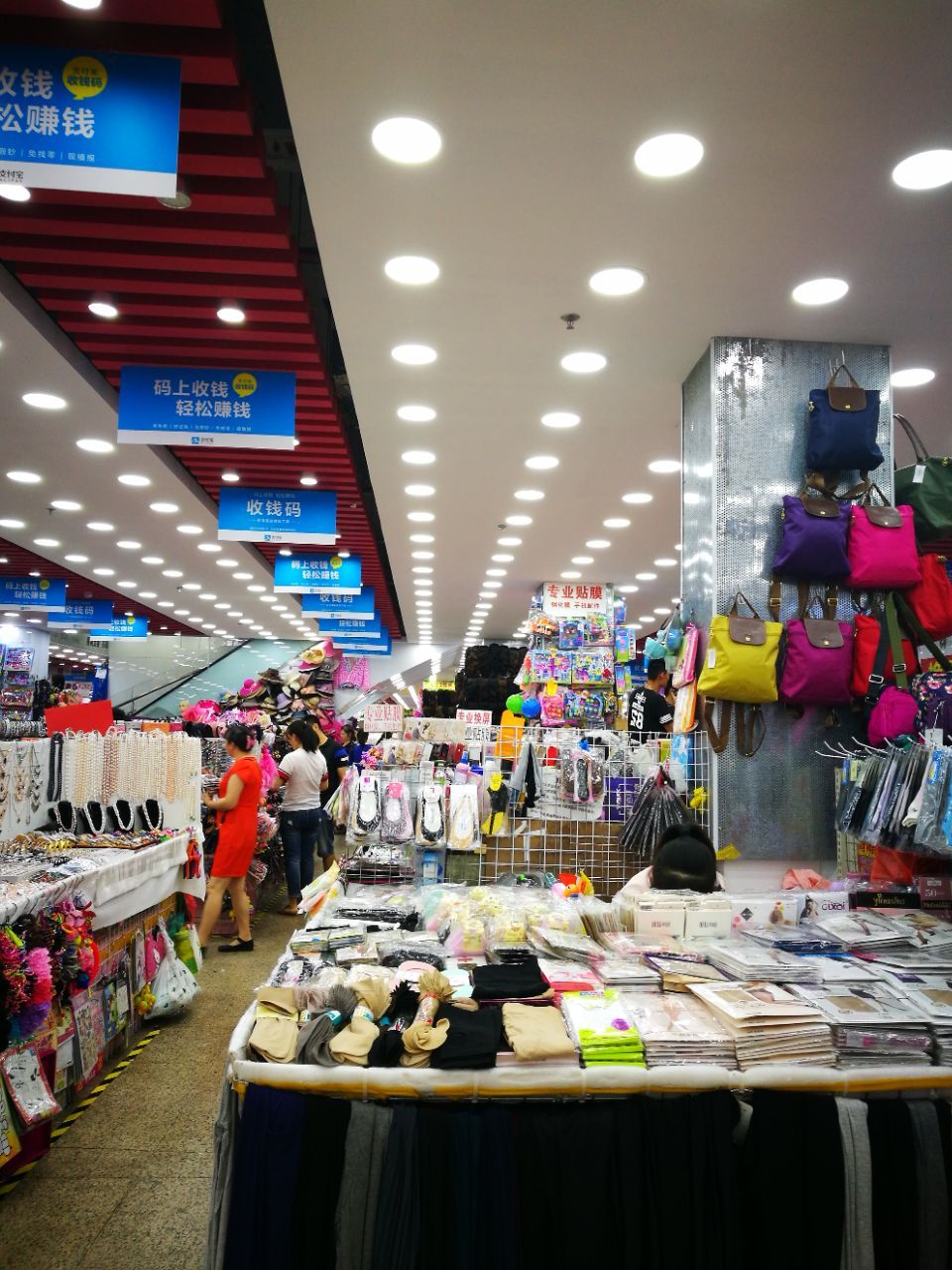 【携程攻略】深圳女人世界(华强北路)购物,这里的小是