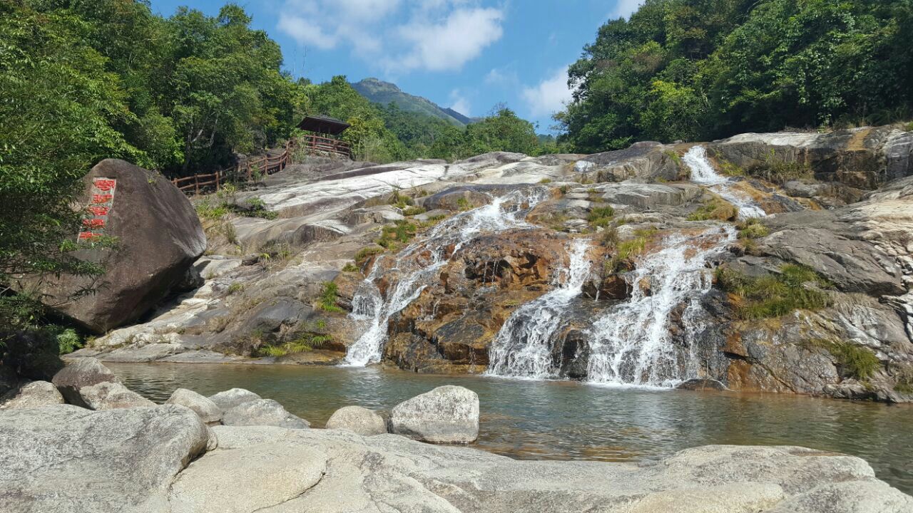 东兴屏峰雨林公园