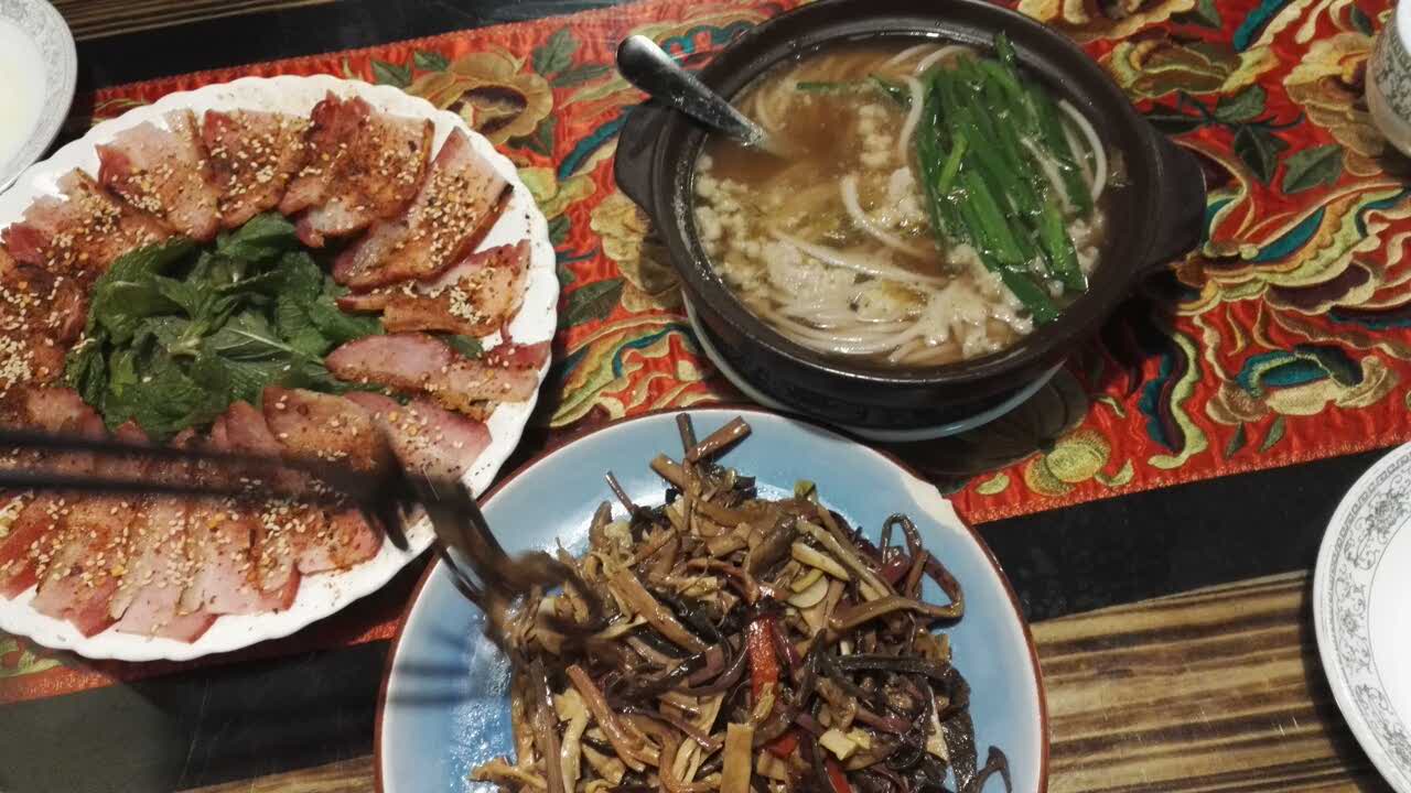 滇厨餐厅·小锅巴纳西美食