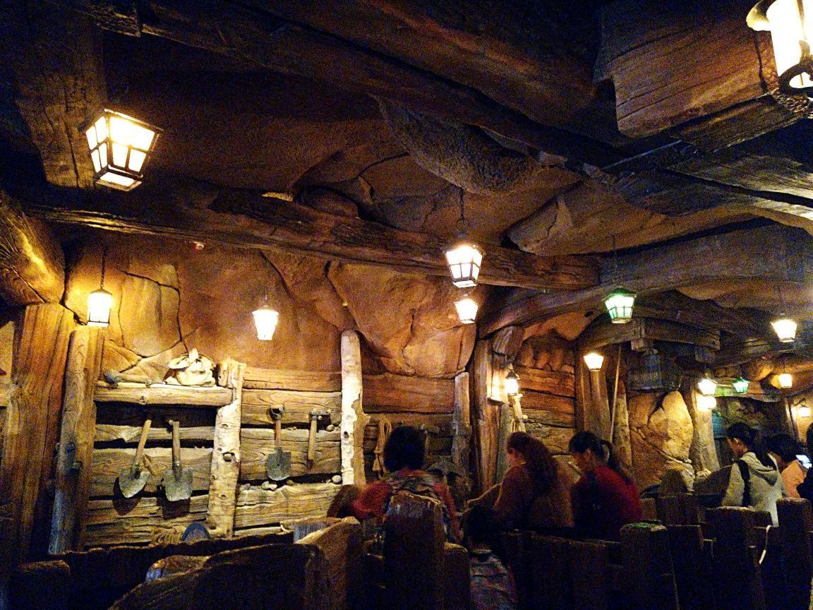 七个小矮人矿山车